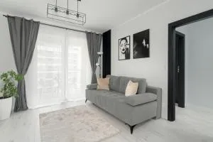 Wyjątkowy i Nowoczesny Apartament z Balkonem i Parkingiem by Noclegi Renters - Dębiec