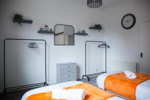 Spacious 2-Bedroom Flat with 4 Beds, Ideal for Contractors, Long Stay Deals