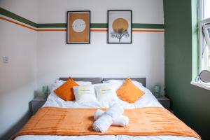 Spacious 2-Bedroom Flat with 4 Beds, Ideal for Contractors, Long Stay Deals