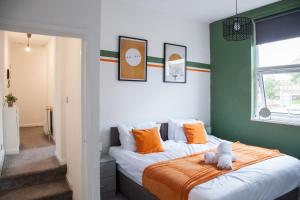 Spacious 2-Bedroom Flat with 4 Beds, Ideal for Contractors, Long Stay Deals