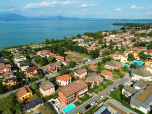 Twins Apartment - 200m dal Lago di Garda con Piscina