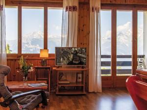 Apartment Chaedoz 43 by Interhome