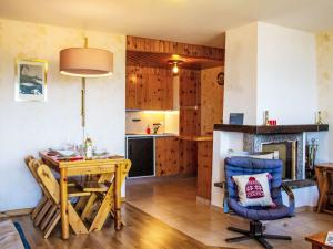 Apartment Chaedoz 43 by Interhome