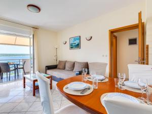 Apartment Daria 2 by Interhome 