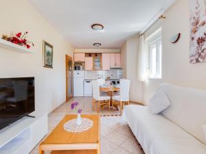 Apartment Daria 3 by Interhome