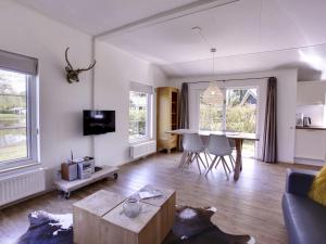 Holiday Home 4-persoons bos-3 by Interhome