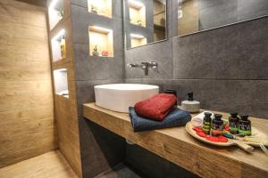 NEW COSY HOME GALATSI KYPSELI ATHENS heart!