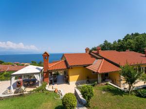 Apartment villa Valy by Interhome