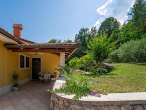 Apartment villa Valy by Interhome