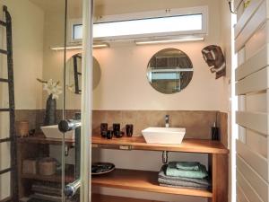 Maisons de vacances Holiday Home La Bellevue de Pen Ar Rhun by Interhome : photos des chambres