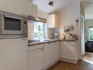 Holiday Home 4-persoons bos-2 by Interhome