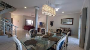 Piscina Aquecida, 5 suítes, Bilhar, Varanda Gourmet, 100mts mar