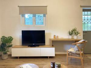 Calm Cove One-Bedroom Home Glyfada