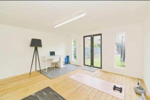 Stylish London 4 bedroom family home in Zone 6