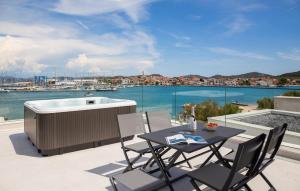 Amazing Apartment In Betina 
