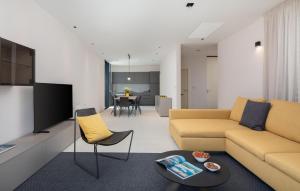 Lovely Apartment In Betina With Wifi 
