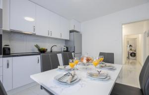 3 Bedroom Gorgeous Home In Sumet 