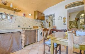 Stunning Apartment In Varese Ligure