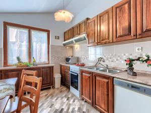 Holiday Home Jakov by Interhome