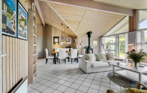 Gorgeous Home In Humble With Sauna