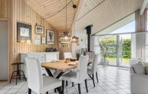 Gorgeous Home In Humble With Sauna