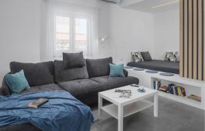 Awesome Home In Sveti Lovrec Pazenati