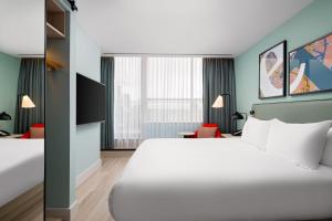 Premium King Room with Balcony room in Hyatt Place London City East