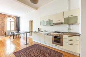 Warm Rustic Charming 2BD Galata wPatio Gem! #320