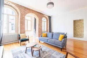 Warm Rustic Charming 2BD Galata wPatio Gem! #320