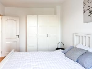 NEW Bright 2BR Flat Top Location Piata Romana