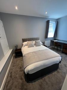 The Globe Apartments