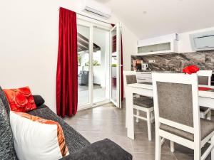 Apartment Zubčić-2 by Interhome