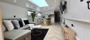 Luxury Boat Stay Liverpool sleeping 6 WiFi - 布兰博罗
