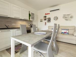 Apartment Baia dei tramonti by Interhome