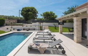 Awesome Home In Sveti Lovrec Pazenati 