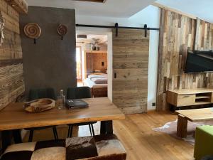 Apart Hansler "das Liara" mit Infrarotkabine und Balkon