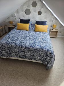 Appartements GITE Le Parisien Appartement prive en Duplex avec acces jacuzzi a 10min des plages : photos des chambres
