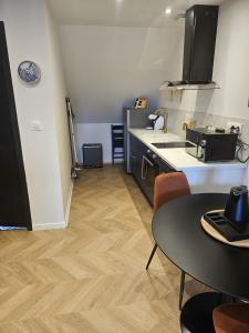 Appartements GITE Le Parisien Appartement prive en Duplex avec acces jacuzzi a 10min des plages : photos des chambres