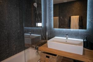 2 bedroom apartment with terrace, pool, parking