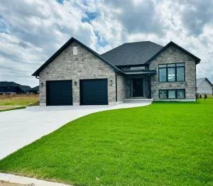 Luxury Home 2 mins drive to Saugeen Shores beach - Chepstow