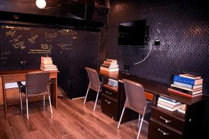 The Clock Hostel & Suites