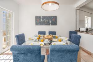 Host Wise - Spacious Family House with Garden