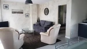 Maisonnette au coeur du circuit des 24h du Mans - 阿纳齐