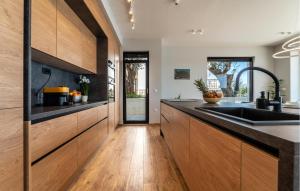 Gorgeous Home In Posedarje With Sauna