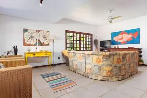 Casa para 14 com piscina privativa perto da Praia de Manguinhos