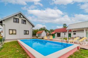 Green Oasis Estate with Private Pool and Backyard near Zagreb