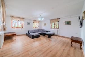 Green Oasis Estate with Private Pool and Backyard near Zagreb