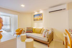 GB105 Porto Smeralda Guarajuba 2 suítes a 150m da praia