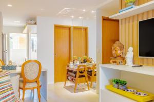 GB105 Porto Smeralda Guarajuba 2 suítes a 150m da praia