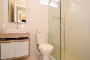 Casa em Cond. Fechado, poucos passos da Praia P539